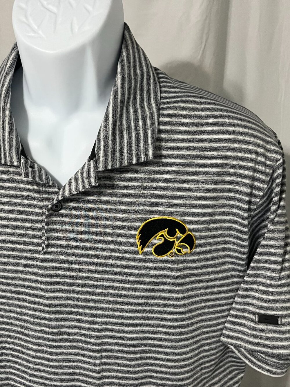 🐯 Nike Tiger Woods Men’s L Iowa Hawkeyes Gray White Polo Shirt Mint Condition ⛳